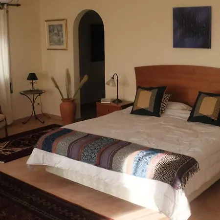 Villa Casa Lorenzo Sleeps 10, With Private Tennis Court & Swimming Pool And 5 Beds