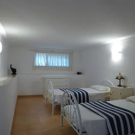 Villa Casa Lorenzo Sleeps 10, With Private Tennis Court & Swimming Pool And 5 Beds *